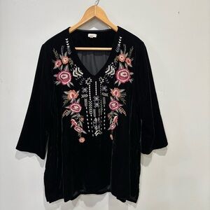 Kyla Seo Velvet Embroidered Floral Tunic Top Women’s Size Medium